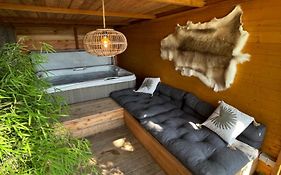 Cabane Bien Belge Avec Cinema Et Jacuzzi